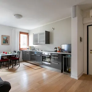 Apartment Lance With Lift, 2 Minutes Walk From The Train Station