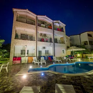 apartmani-danny.in-istria.net/