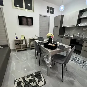 https://sweet-house-naples.hotels-amalfi.com